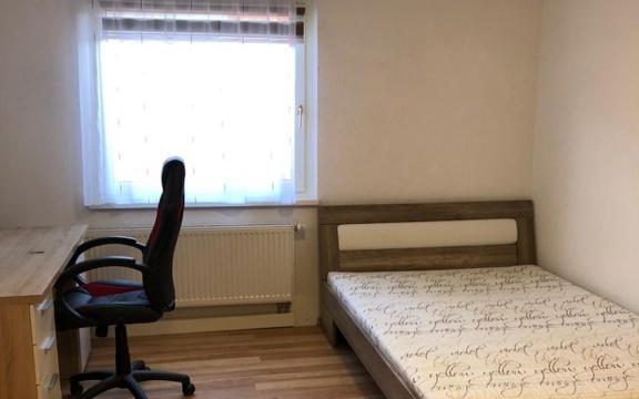 Kastorstraße Zimmer mit Schreibtisch