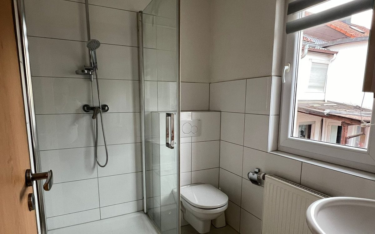 Badezimmer mit Dusche